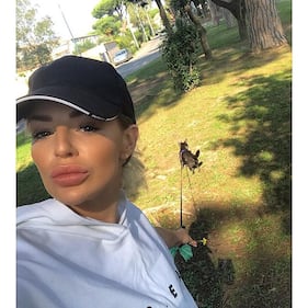 Chloe Sanderson pazza del suo Santon: le foto della bella ragazza inglese 6