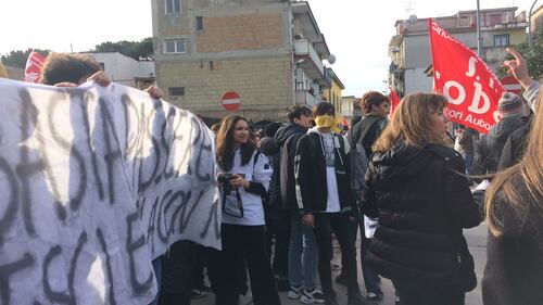 Di Maio nel suo liceo: contestato da studenti e lavoratori 1