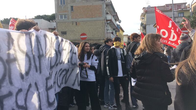 Di Maio nel suo liceo: contestato da studenti e lavoratori  1