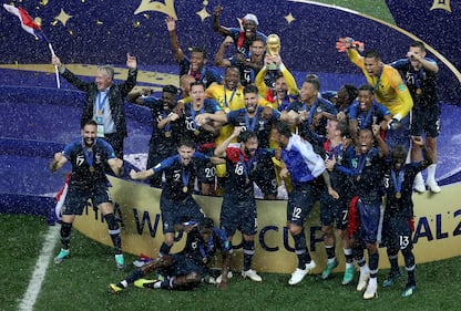 La Francia solleva la Coppa del Mondo: tutte le foto della festa  7