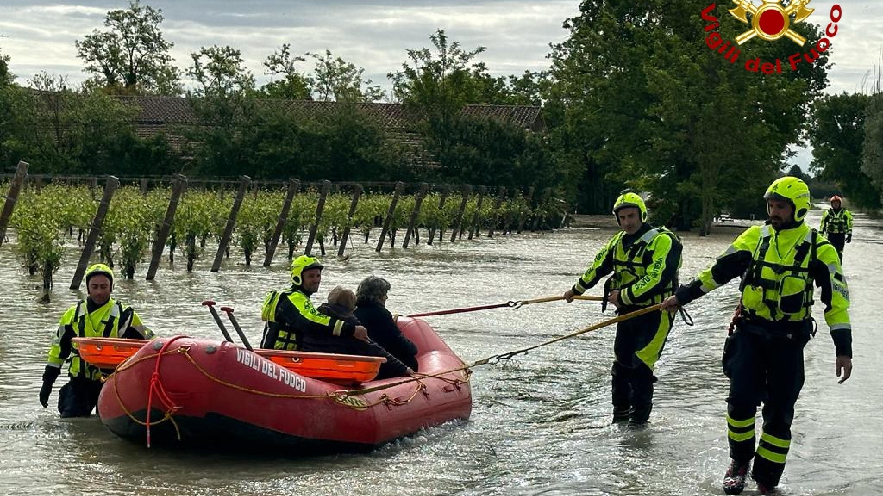 L'alluvione non dà tregua: 13 morti, chiuse 250 strade. In 27mila senza corrente