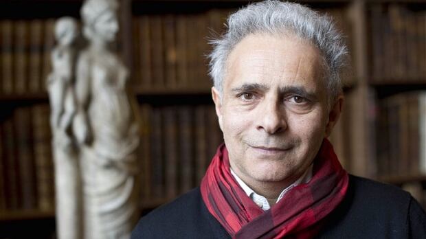 "Ricoverato a Roma, è grave". Paura per lo scrittore Hanif Kureishi