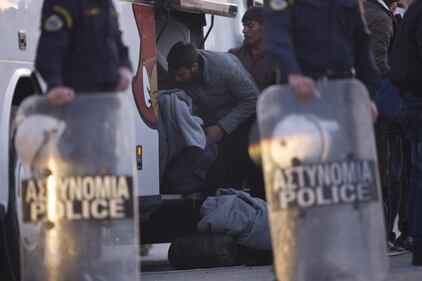 Grecia, le prime espulsioni di immigrati in Turchia 9