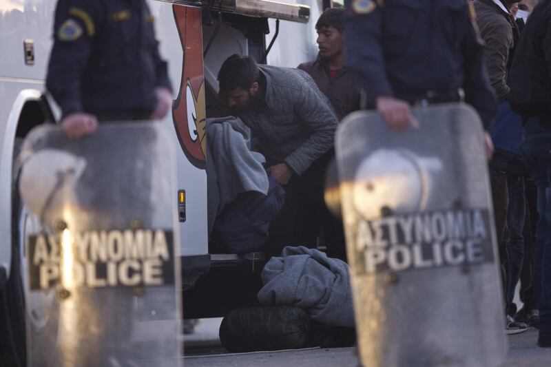 Grecia, le prime espulsioni di immigrati in Turchia 9