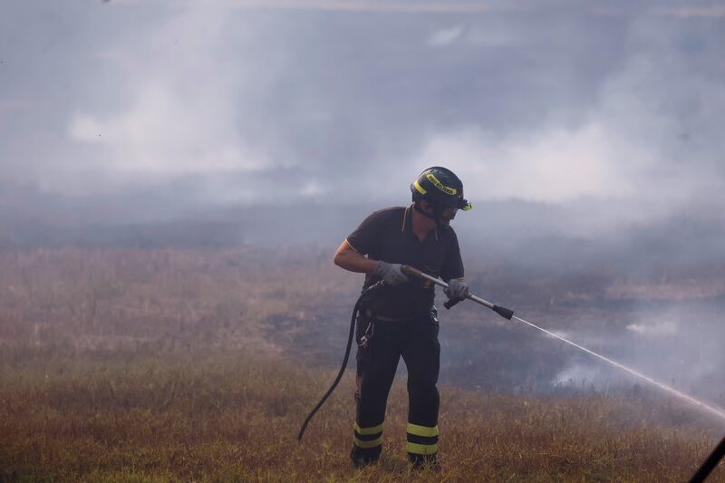Le immagini dell'incendio scoppiato tra Monte Carnevale e Maccarese, nei pressi dell'aeroporto 5