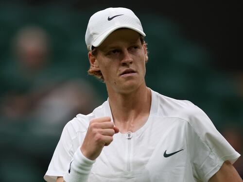 Wimbledon, Sinner vola al 3° turno. La pioggia ferma ancora Berrettini e Sonego