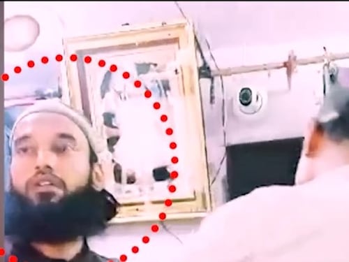"Blasfemo". E gli islamici radicali decapitano il sarto indù