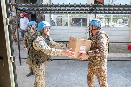 Libano: caschi blu italiani consegnano materiale sanitario 7