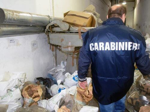 Blitz dei carabinieri: scoperta la fabbrica "fantasma"