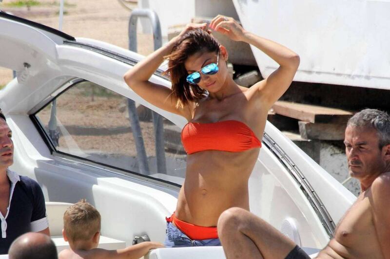 Anna Tatangelo sexy barlady 14
