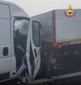 Doppio incidente in A22 e A1, 1 morto e 25 feriti: le immagini dei vigili del fuoco 2