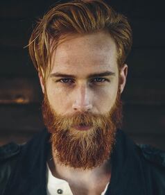 Da imbranato a super modello grazie alla barba e tanto sport 2