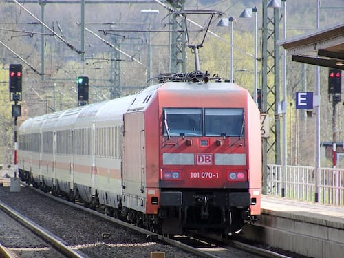 Germania, treni sempre in ritardo. E ora il Fmi attacca Merkel