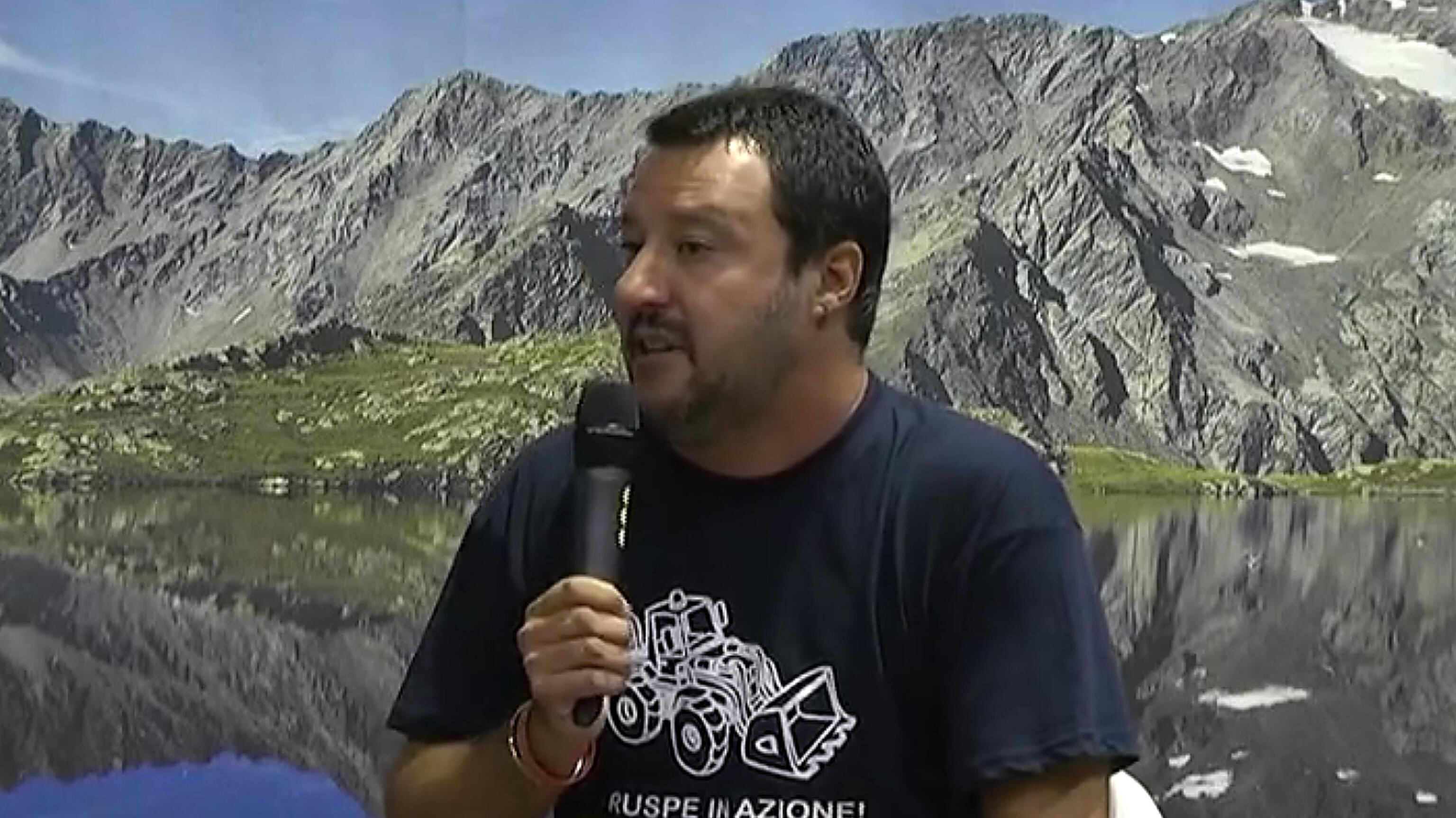 Salvini va allo scontro: "Fermerò l'Italia 3 giorni per far cadere Renzi"
