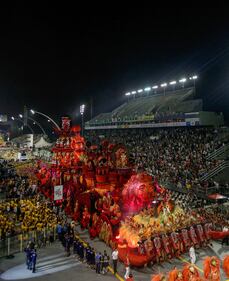 Brasile: la sfarzosa dei carri di Carnevale 5