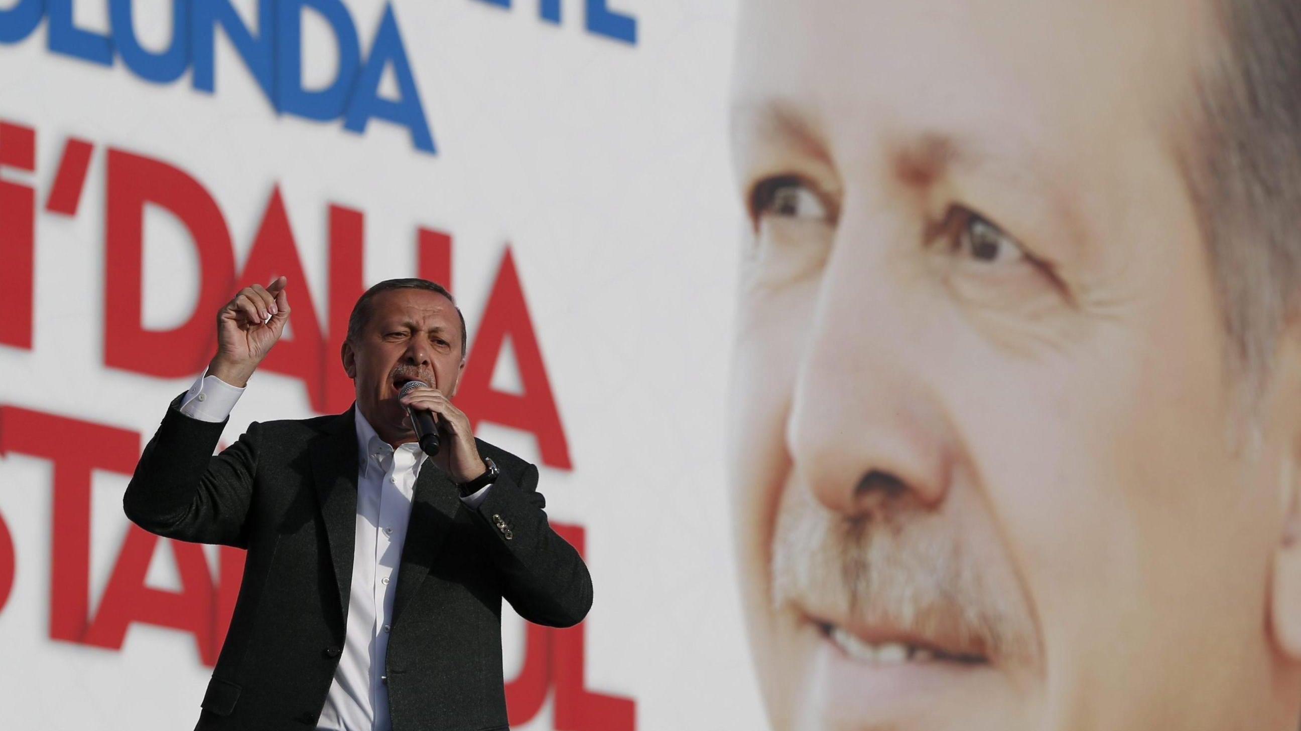 Erdogan senza freni, ora chiude pure Youtube