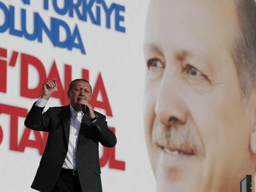 Erdogan senza freni, ora chiude pure Youtube
