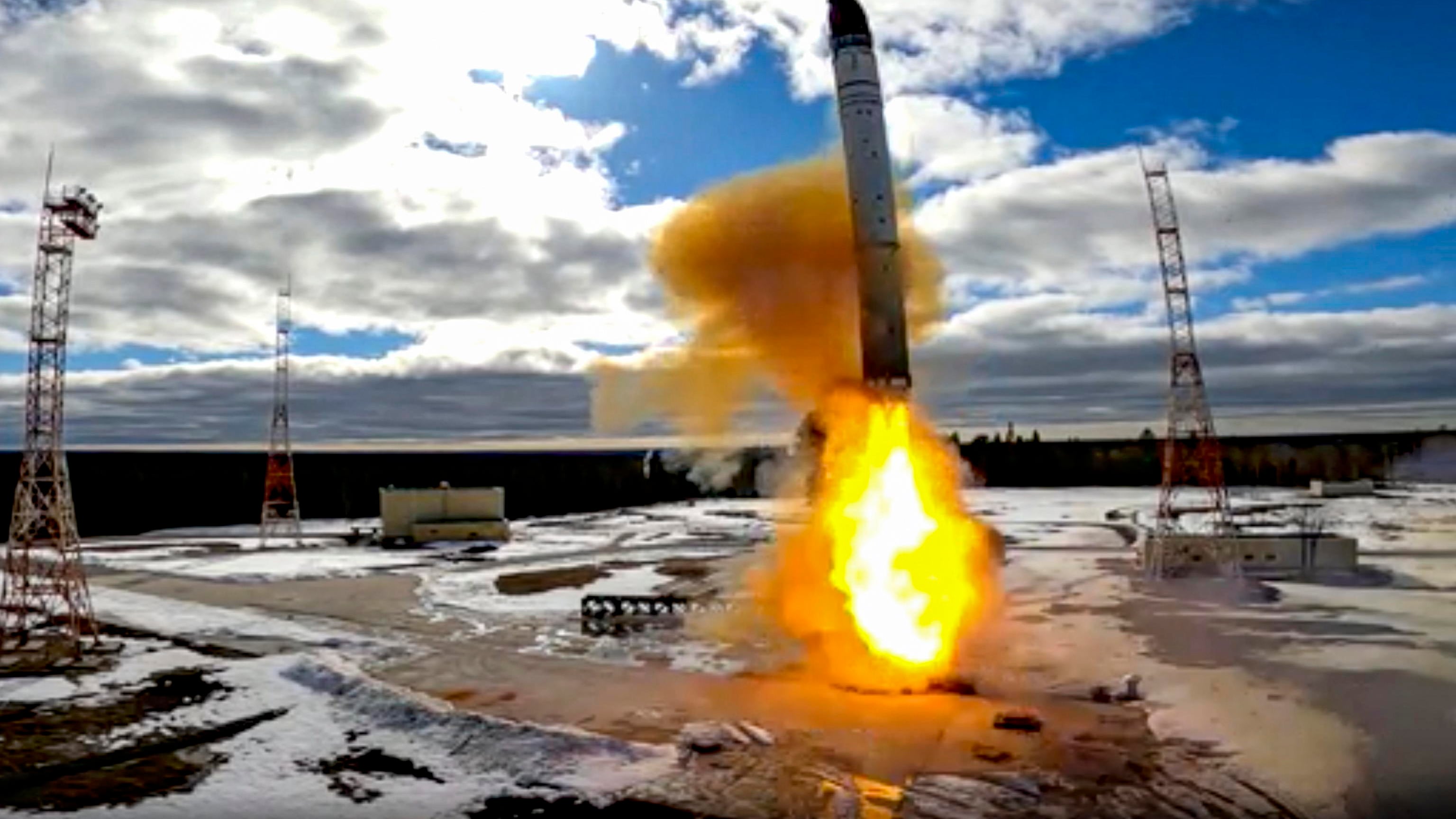 Il missile Sarmat pronto al dispiegamento: ecco la nuova arma nucleare di Putin