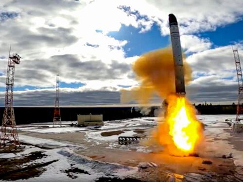 Il missile Sarmat pronto al dispiegamento: ecco la nuova arma nucleare di Putin