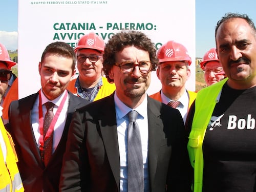 Toninelli "inaugura" un cantiere ancora bloccato