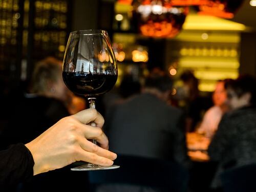 Cosa succede al nostro corpo se beviamo troppo alcol?