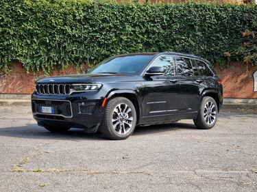 Jeep Grand Cherokee 4xe, guarda la gallery del nuovo SUV Premium  1
