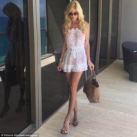 Victoria Silvstedt bikini a 40 anni 1