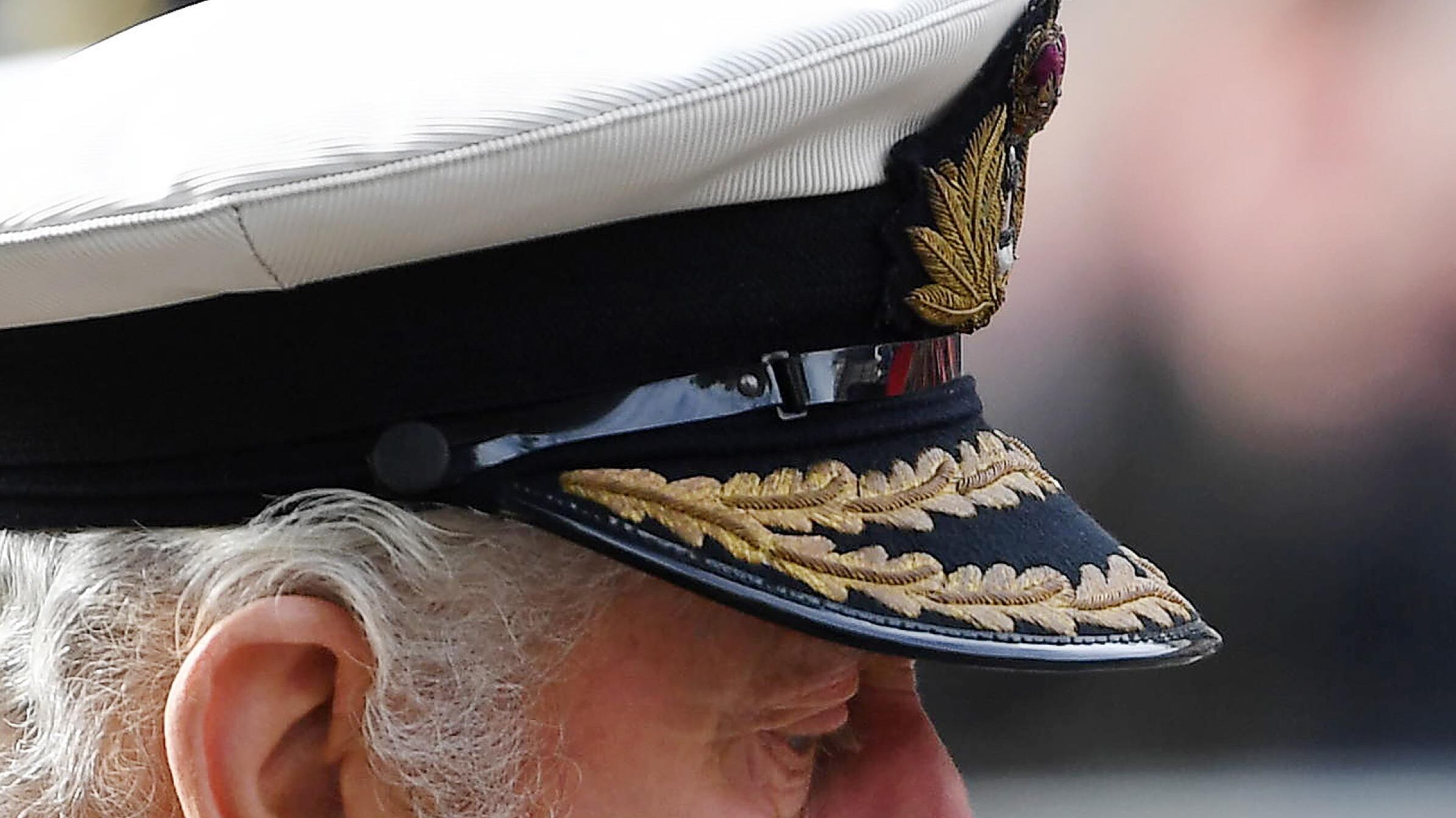 Il pianto di Carlo e 96 rintocchi. Così finisce un'intera epoca