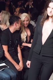 Lady Gaga, sobria ma seno in vista alla New York Fashion Week 23