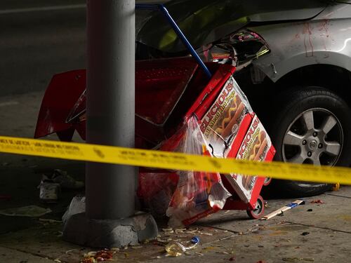 Auto sulla folla a Los Angeles