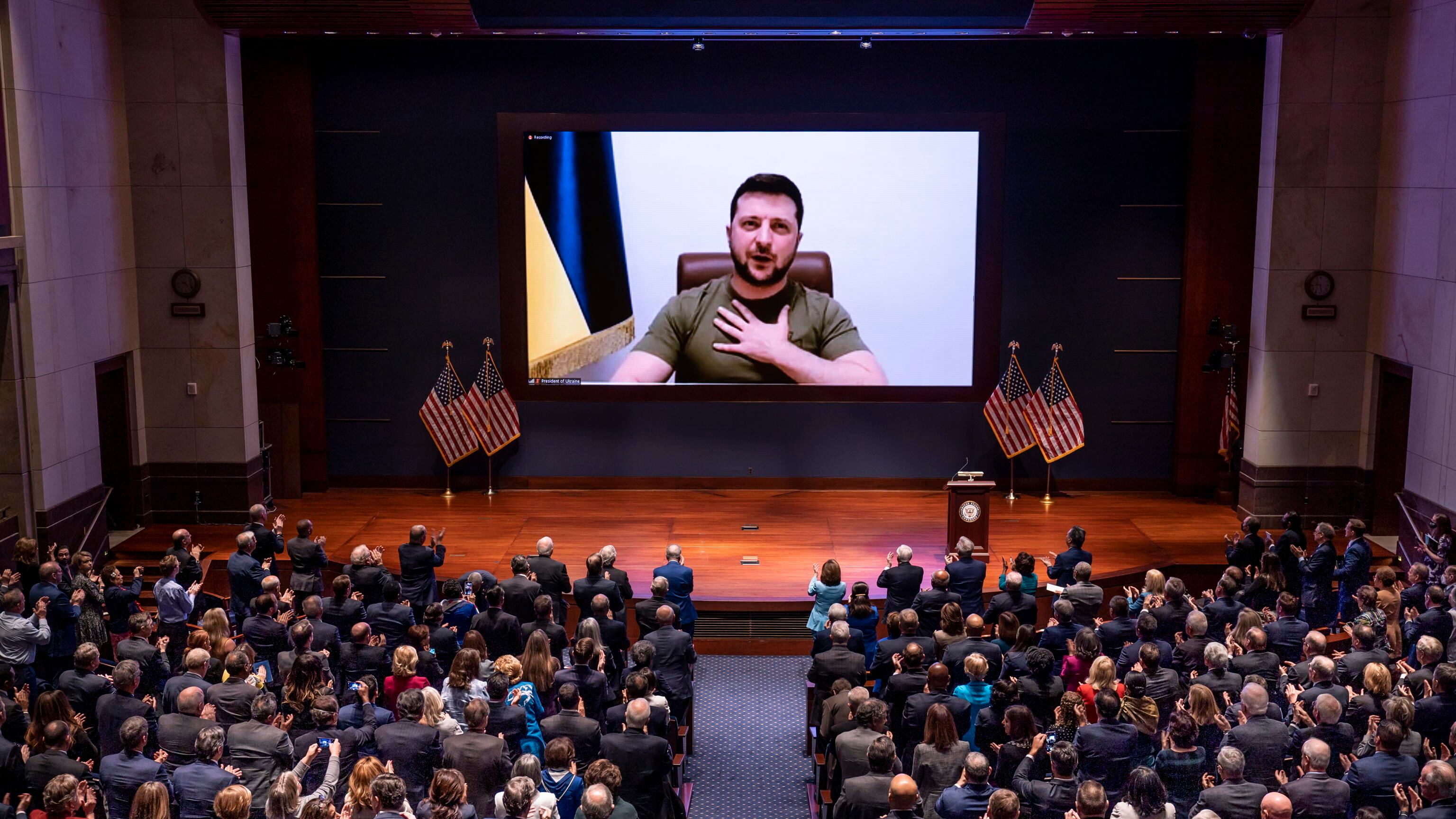 "Niente missione della Nato per gli aiuti umanitari". Sì ad altre armi all'Ucraina