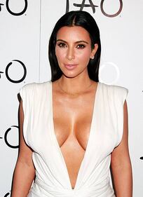 Kim Kardashian nuda nel deserto 7