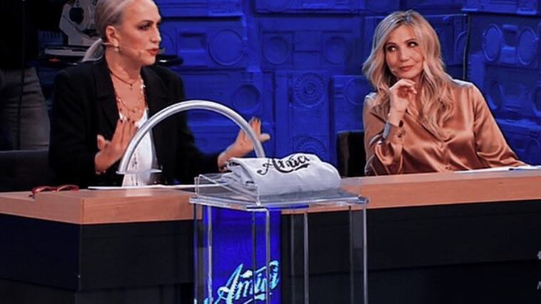 "Testolina...". E la Celentano sbotta con la Cuccarini