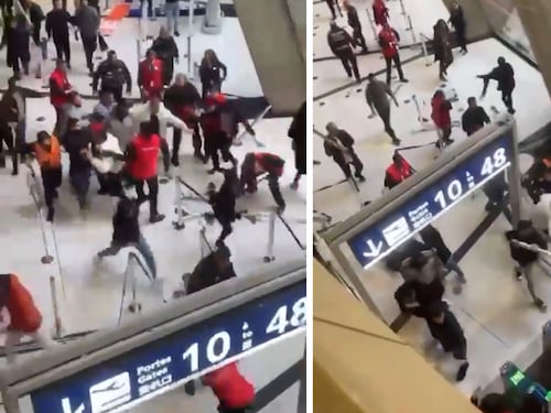 Parigi, assalto all'aeroporto: cercano di bloccare un rimpatrio