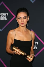 Il look total black di Mila Kunis al People's Choice Awards 4