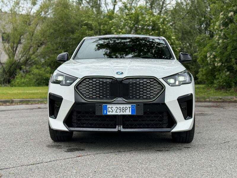 BMW iX2 xDrive 30: la gallery del nuovo suv elettrico sportivo 4