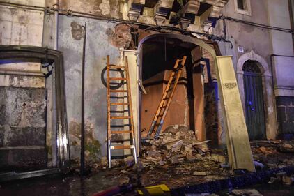 Catania, i soccorsi dopo l'esplosione della palazzina 7