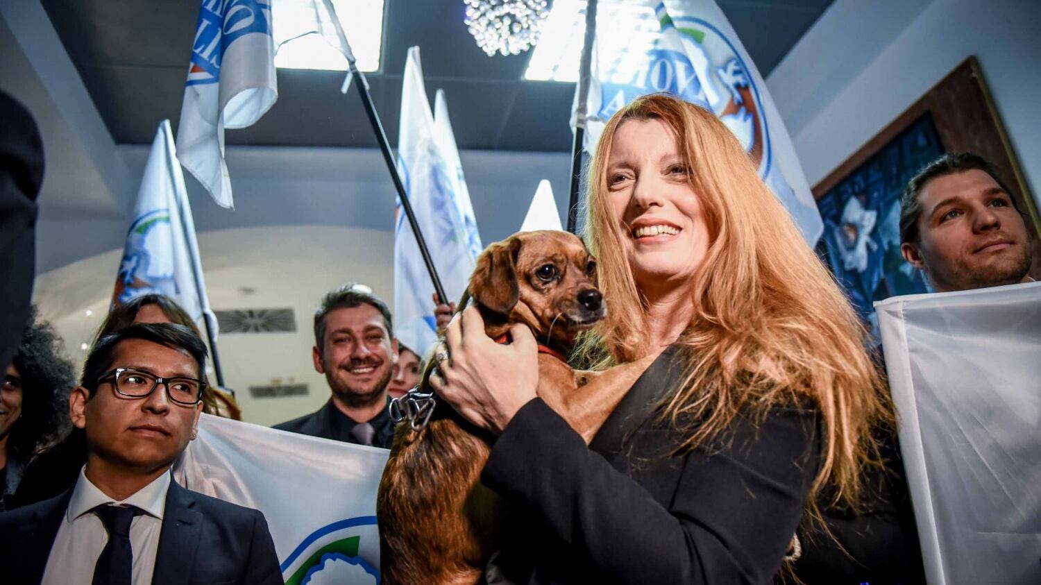 Il ddl della Brambilla: galera per chi mangia cani e gatti