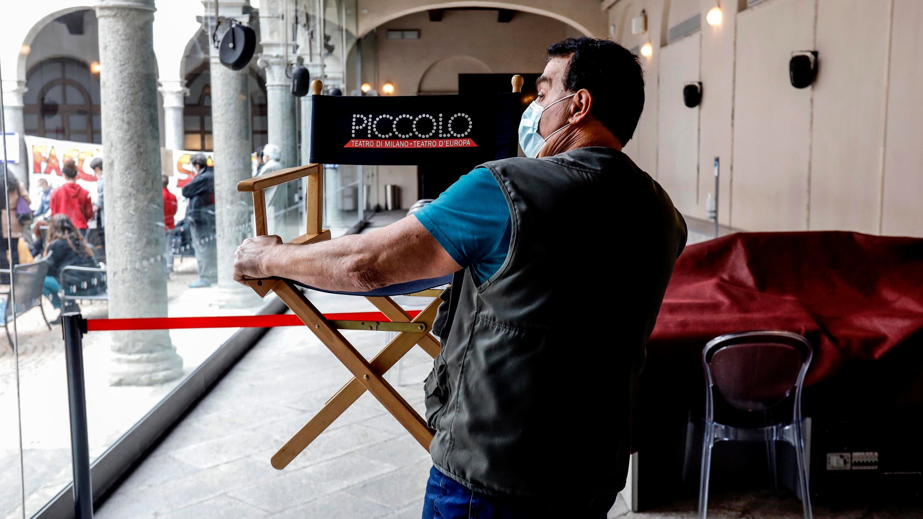 Per le anomalie del "Piccolo" serve un colpo di teatro