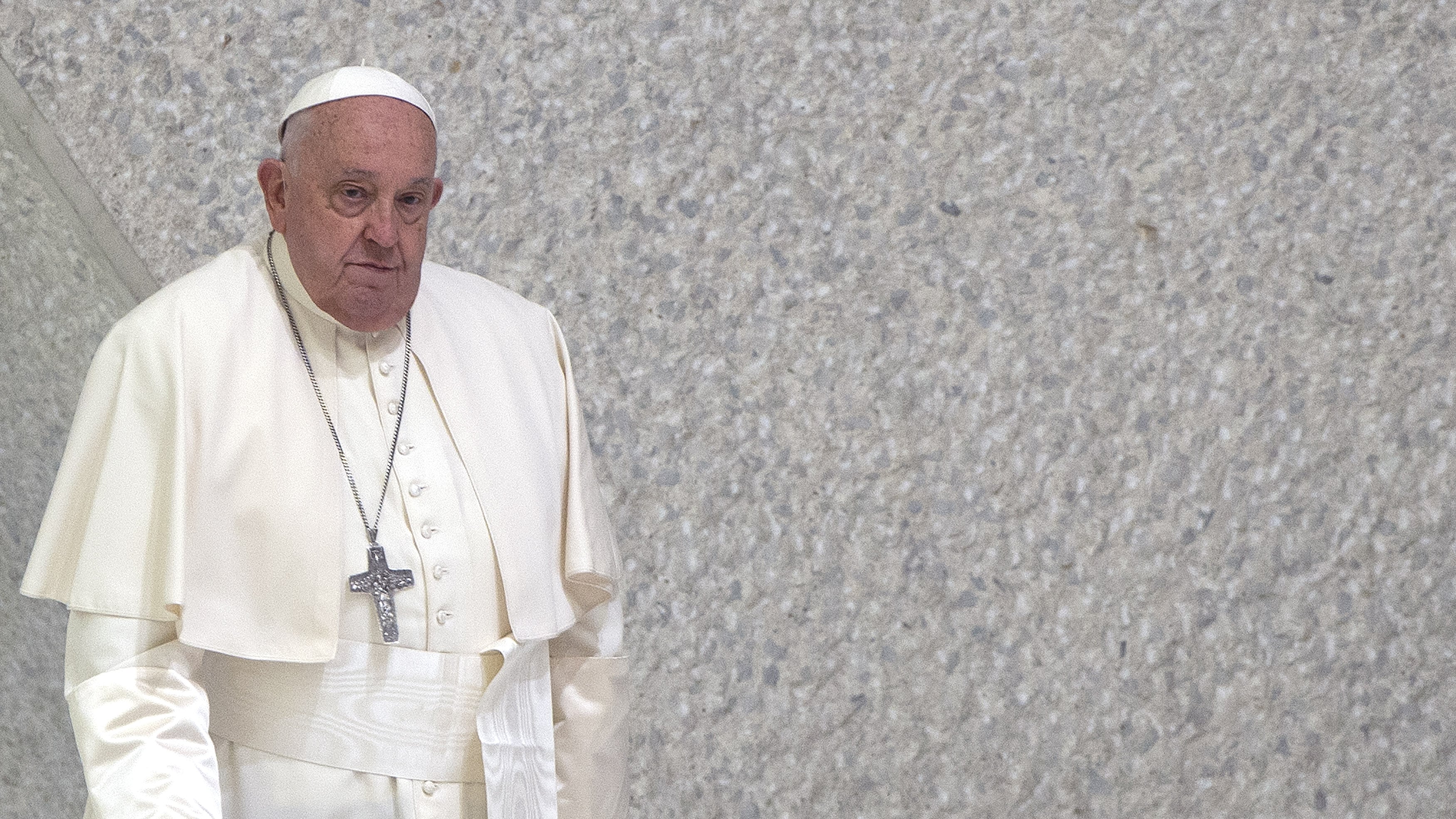 Il Papa ha un'insufficienza renale. Il cappellano: "Speranza contro ogni speranza"