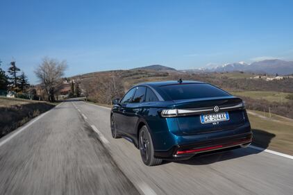 Volkswagen ID.7, primo contatto: guarda la gallery 6