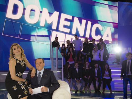 Berlusconi: "Italiani, non siate sudditi. Votate per la democrazia