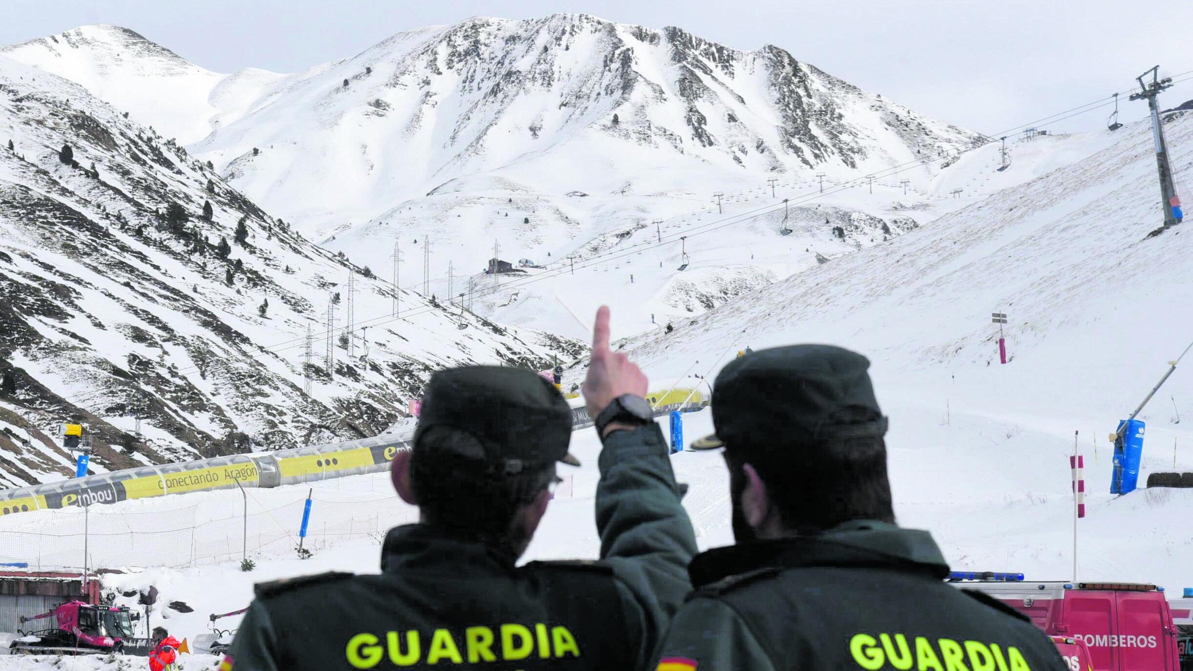 Cede il cavo della seggiovia: 30 feriti