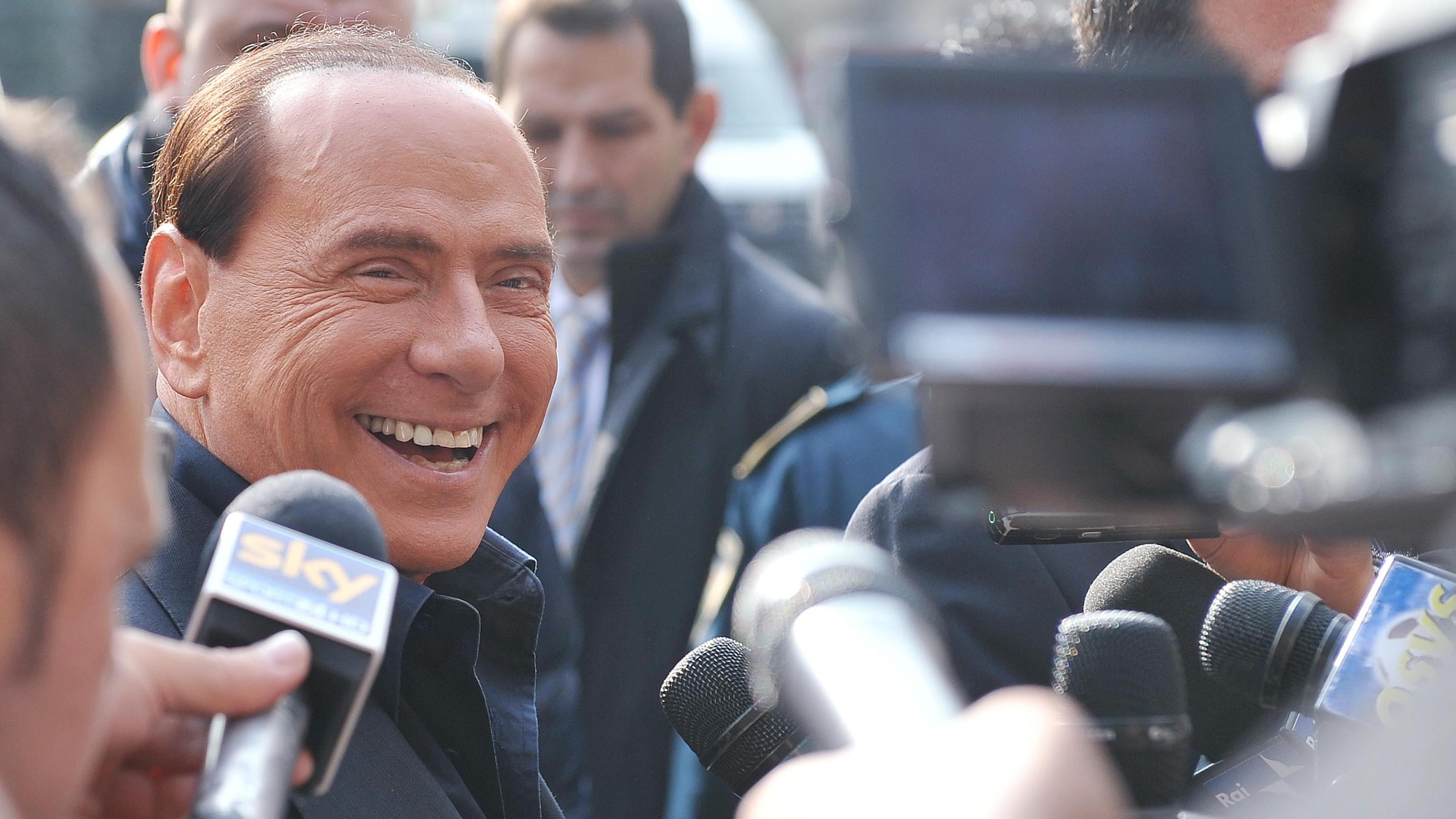 Berlusconi boccia Monti: "Con lui un anno di disastri Italiani disgustati dai partiti"