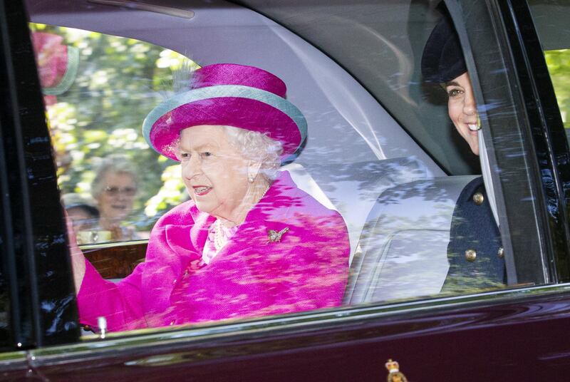 Regina Elisabetta II, stile senza tempo in foto 6
