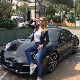 Anna Falchi si prende la scena sui social: gli scatti della sexy tifosa biancoceleste 10