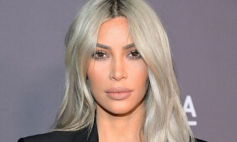 Kim Kardashian, topless e capelli rosa sui social 3