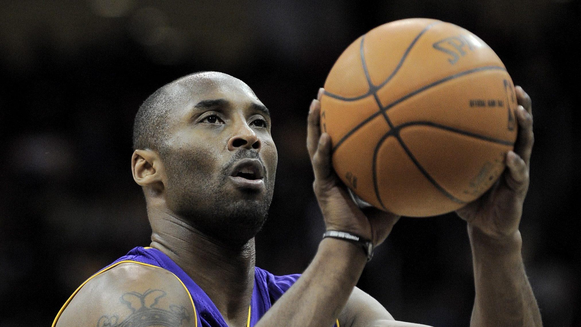 Kobe Bryant, risarcita la moglie per le foto ai corpi diffuse dopo l'incidente