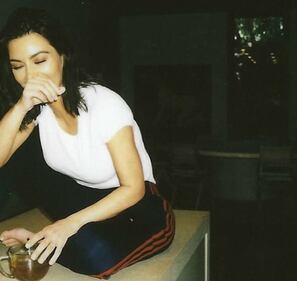 Kim Kardashian sexy con i capelli rosa 25
