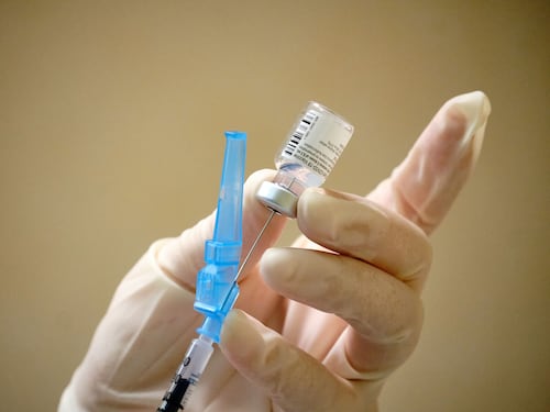 Monoclonali italiani in ritardo. "Mancano i pazienti per i test. Non c'è più la paura del virus"